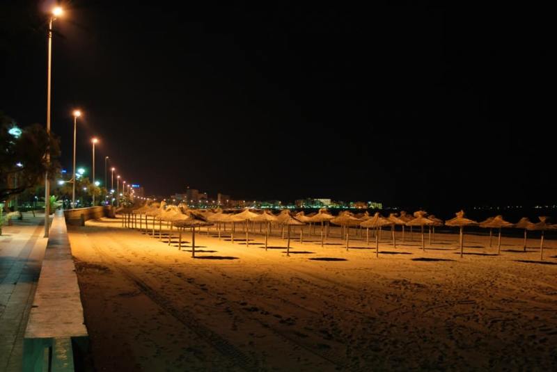 Strand von Cala Millor bei Tag und bei Nacht 9